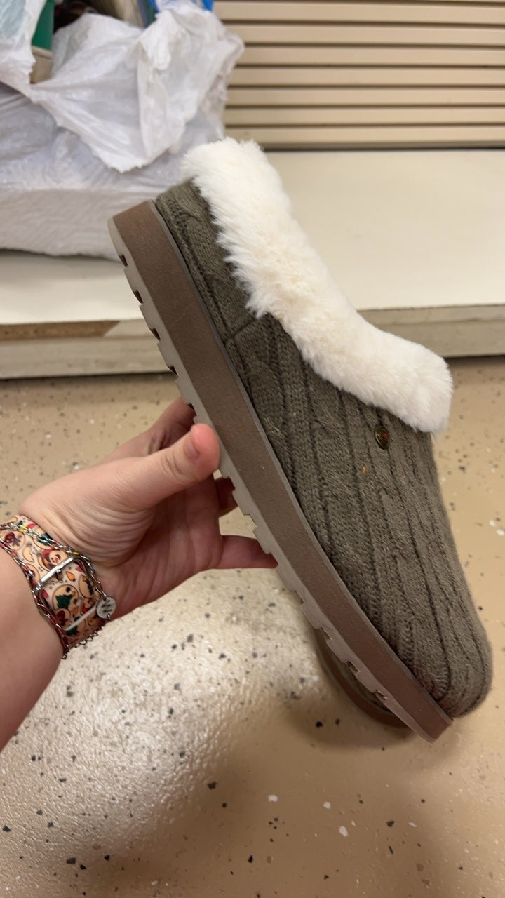 Bobs Slippers 9.5