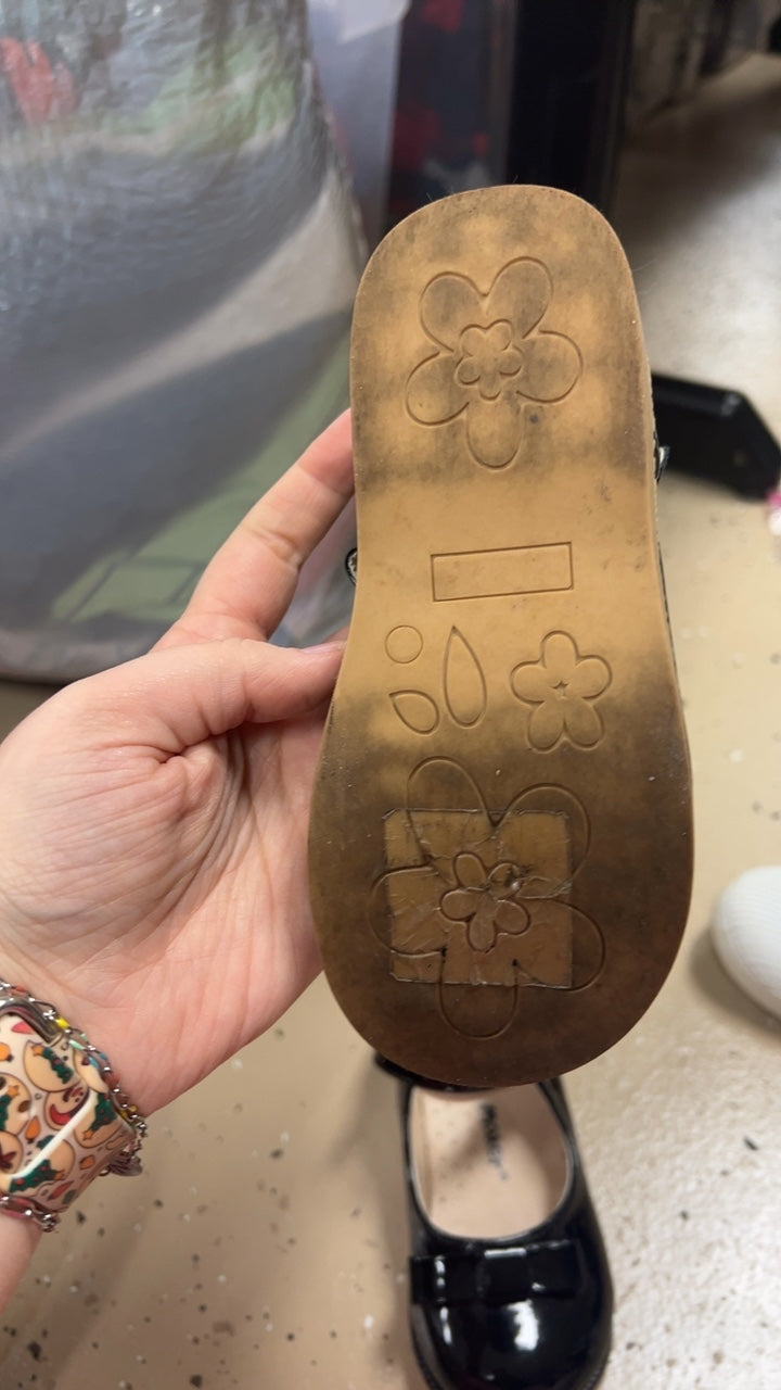 Doll Maker Shoes Youth 10