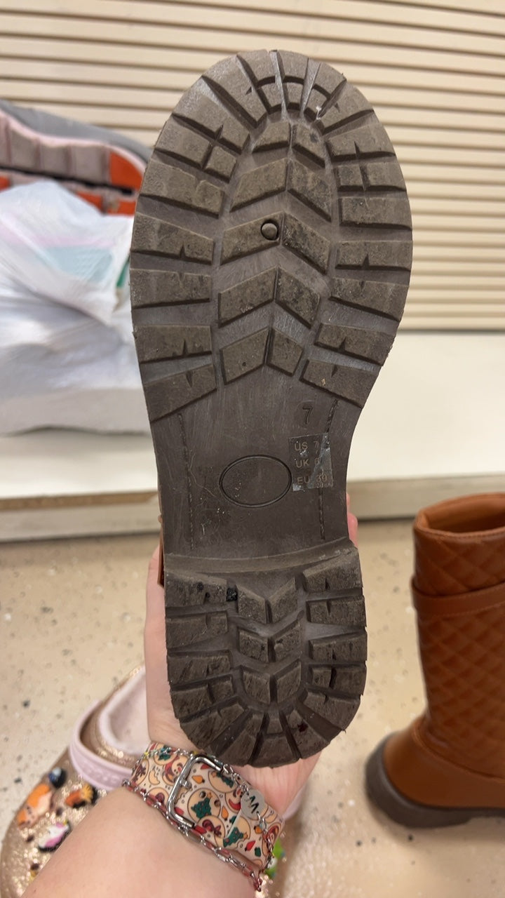  Boots Youth 7