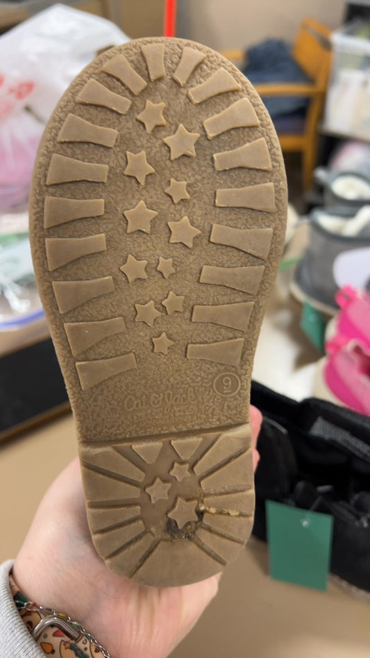 Boots Youth 9