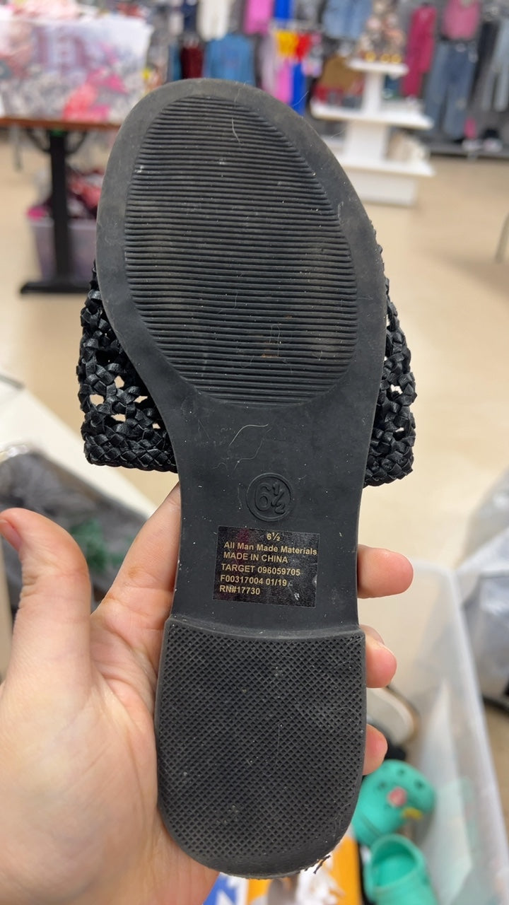 Universal Thread Sandals 6.5