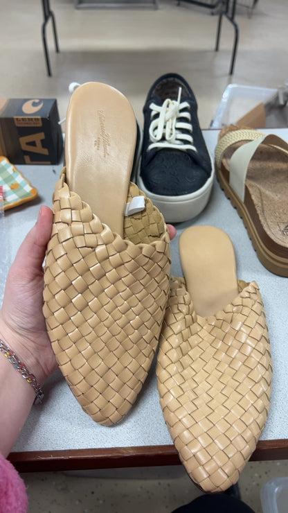 Universal Thread Slip-on Shoes 10