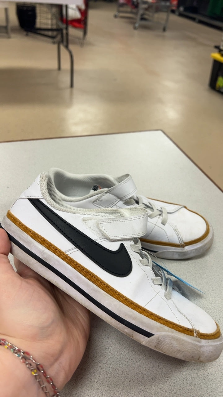 Nike Sneakers Youth 2