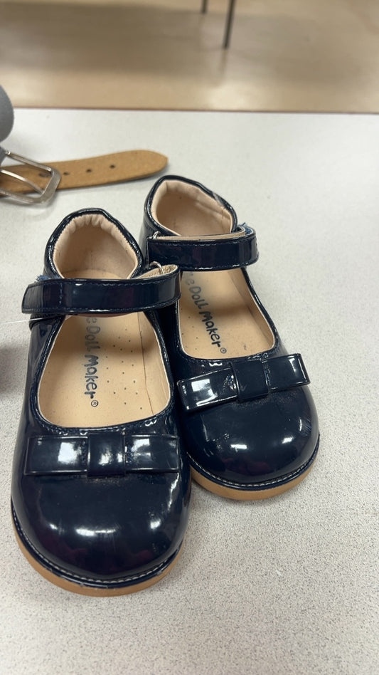 The Doll Maker Shoes Youth 10