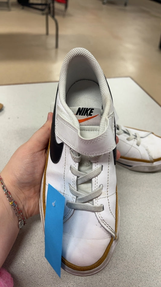 Nike Sneakers Youth 2