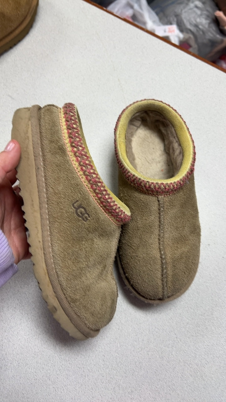 UGG Slippers Youth 1