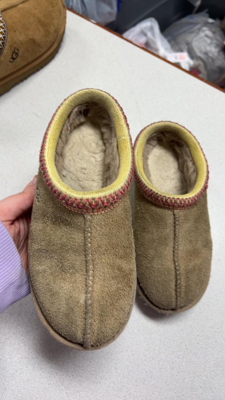 UGG Slippers Youth 1