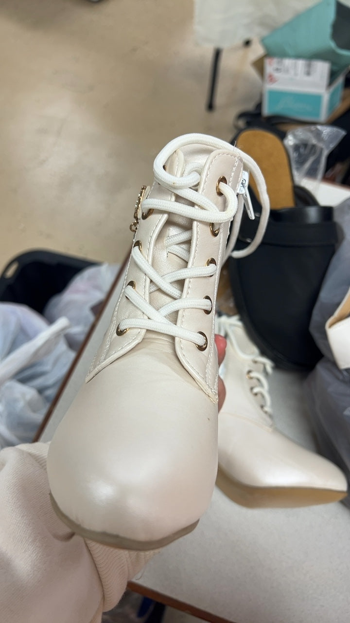 White Boots Youth 27