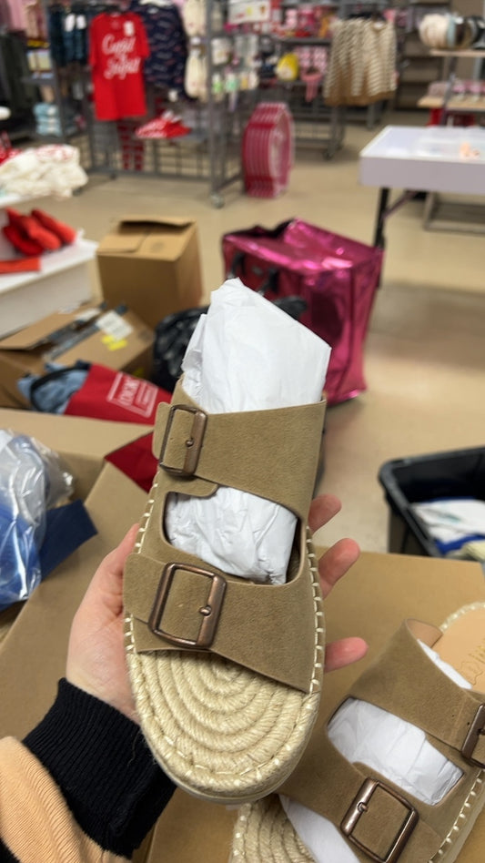 NWT Sandals 8