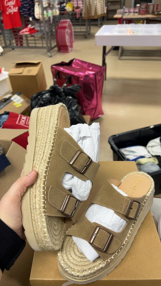 NWT Sandals 8