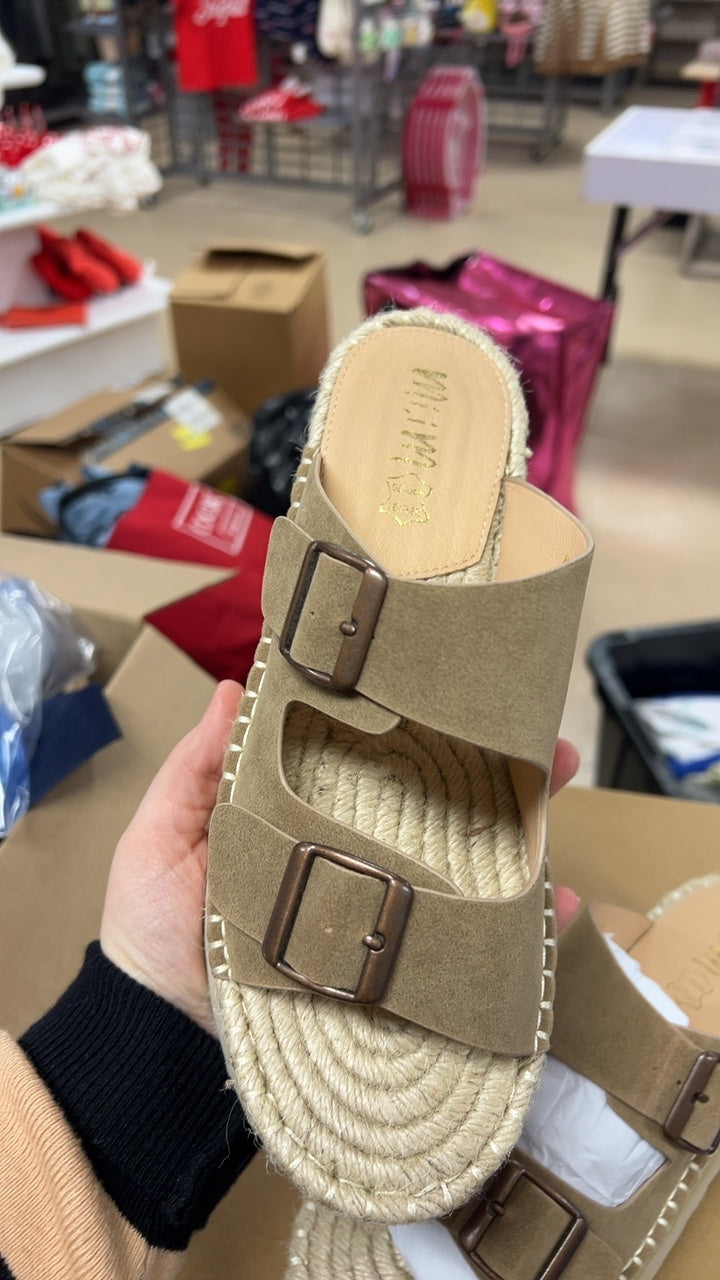 NWT Sandals 8
