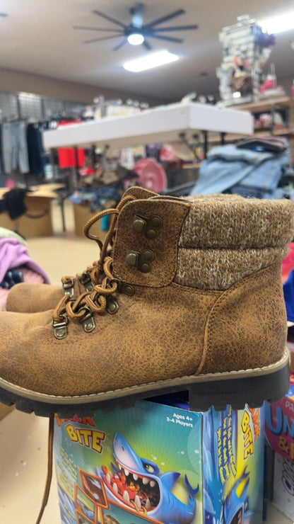 Boots 8.5