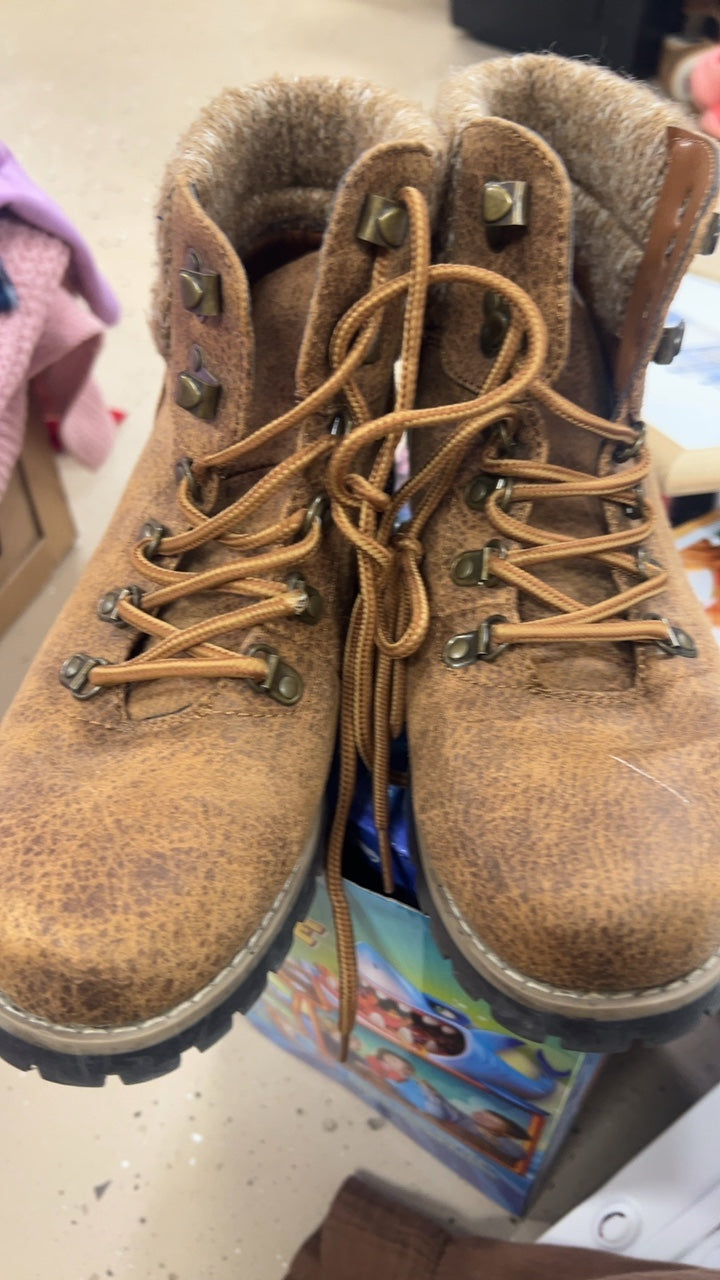 Boots 8.5