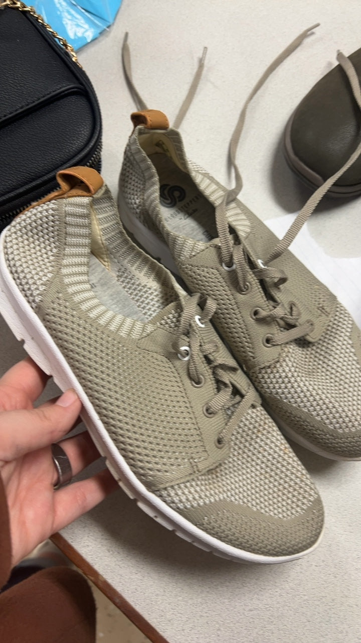 Clark’s Sneakers 6.5