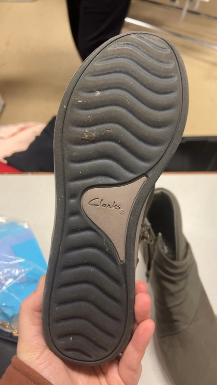 Clark’s Sneakers 8.5