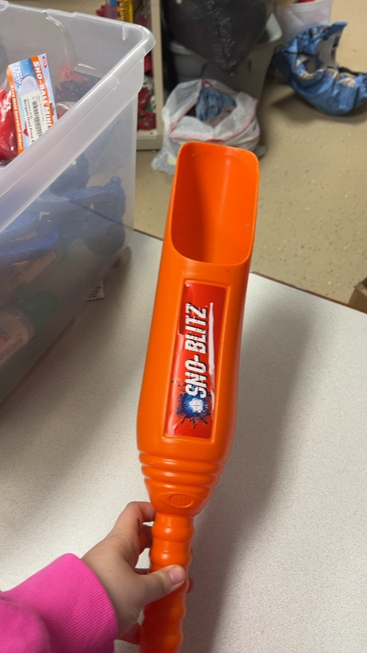 Snow launcher 