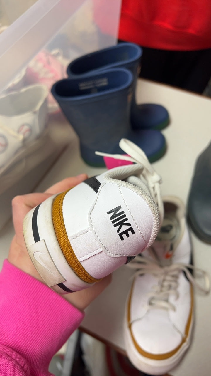 Nike Sneakers Youth 6
