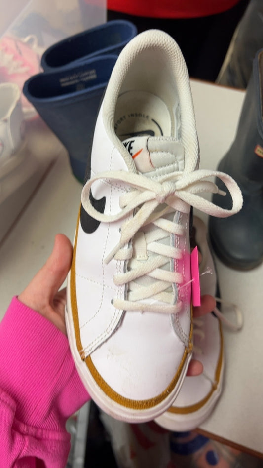 Nike Sneakers Youth 6