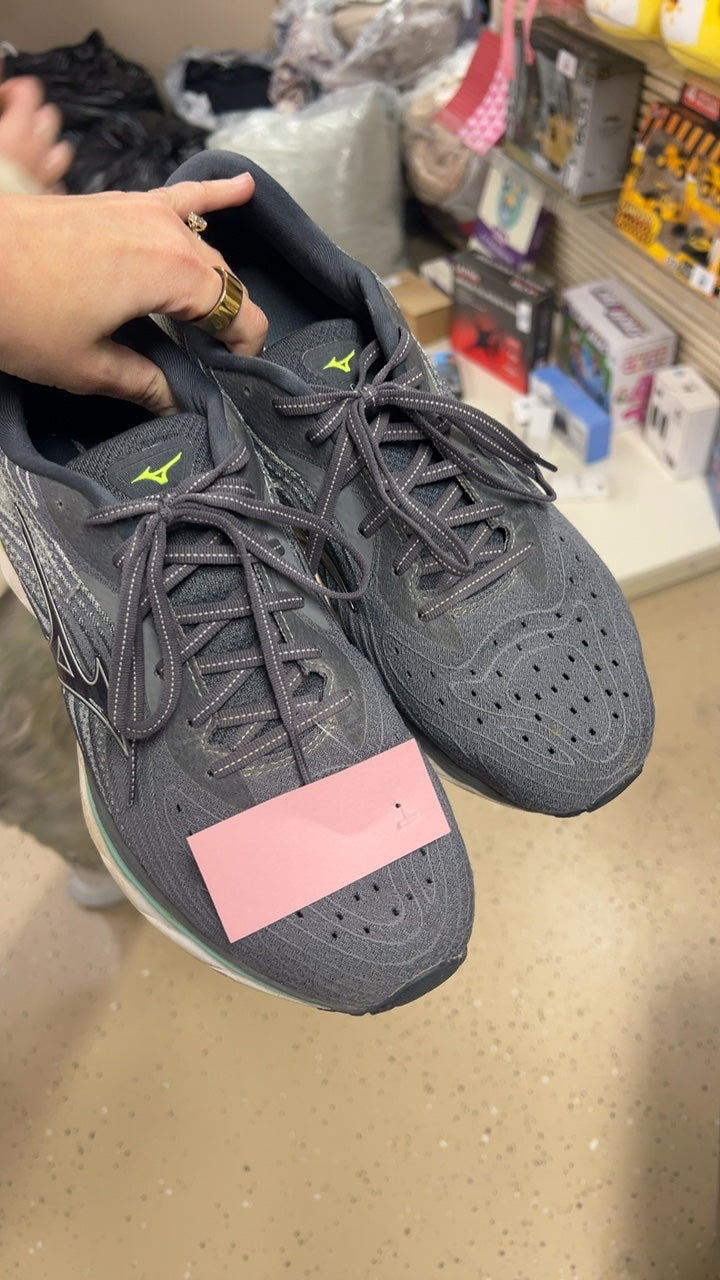 Mizuno Sneakers Men’s 10.5