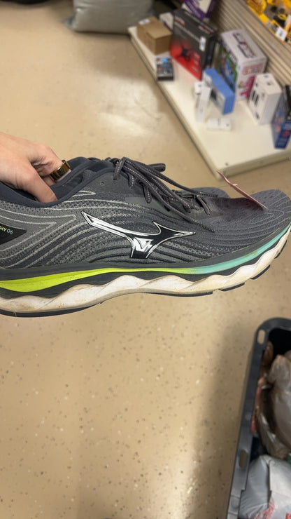 Mizuno Sneakers Men’s 10.5