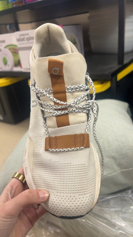 On Cloud Sneakers 10