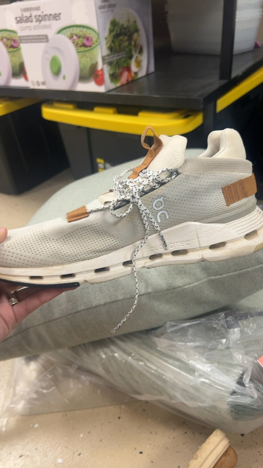 On Cloud Sneakers 10