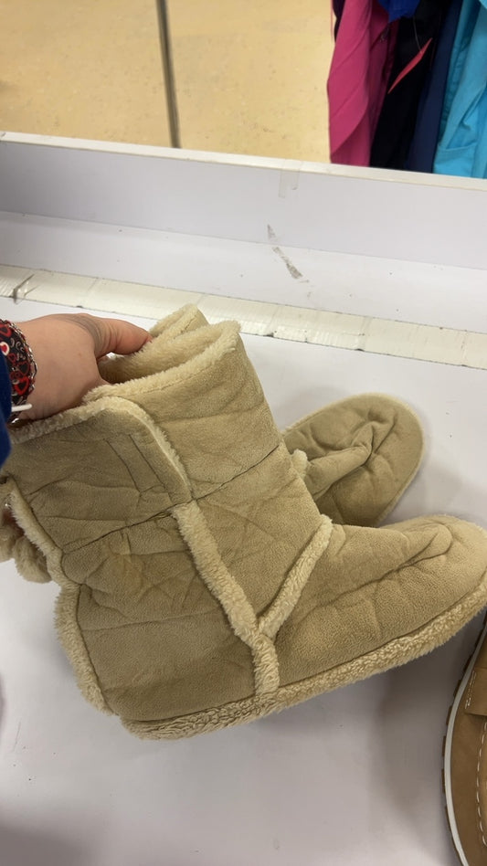 Slippers 10-11