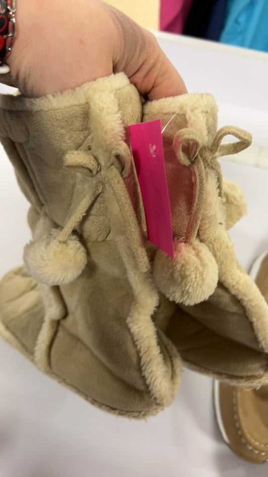 Slippers 10-11