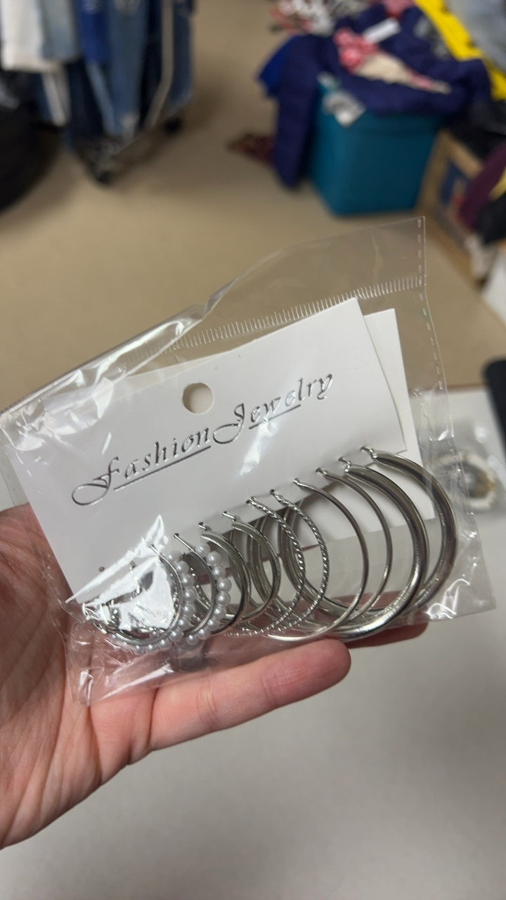 Earrings 