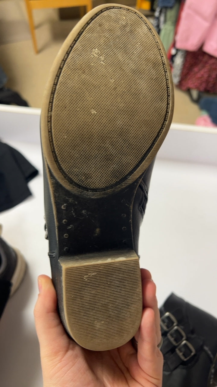 Boots 8.5