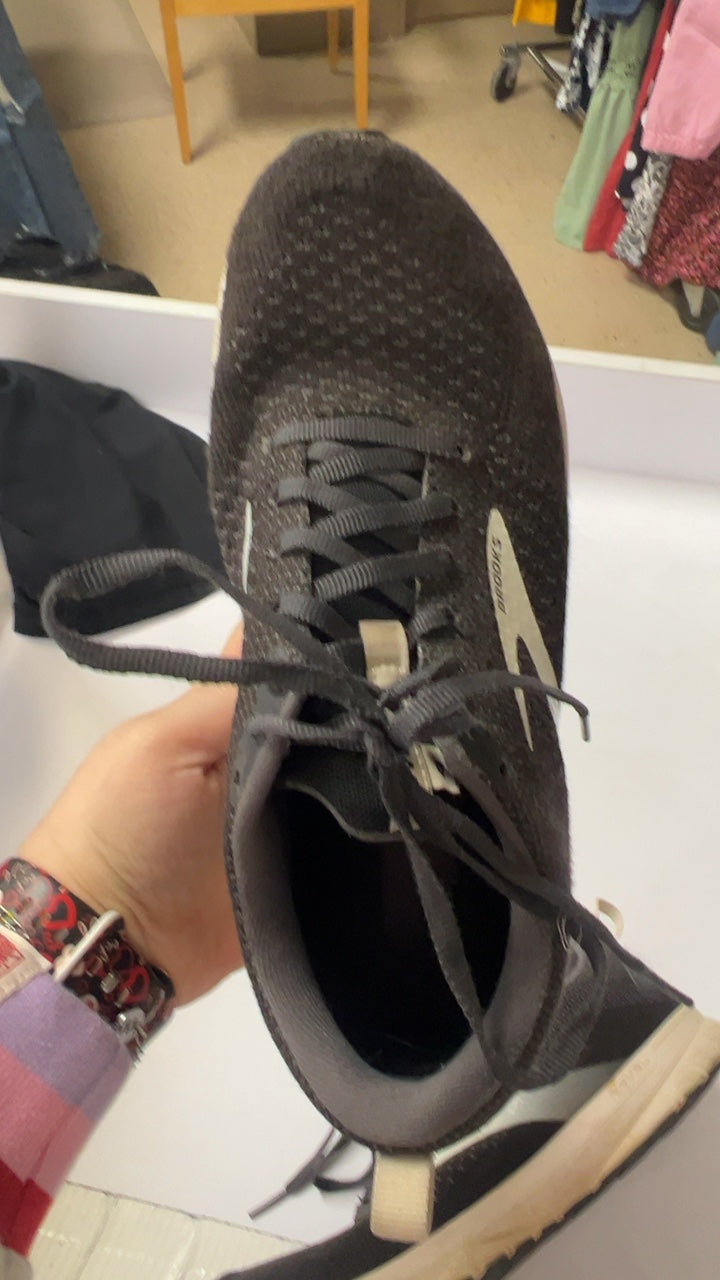 Brooks Sneakers 9