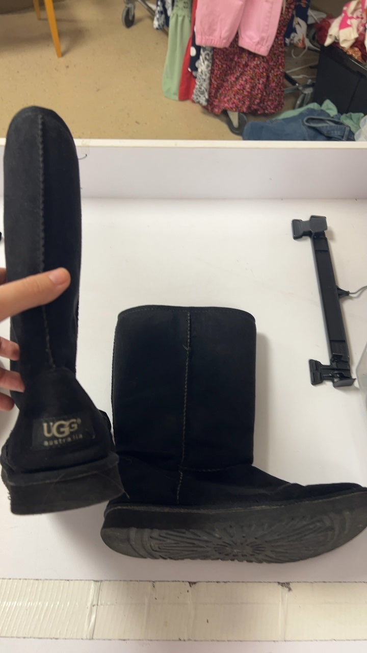 UGG Boots 8 UNAUTHENTIC 