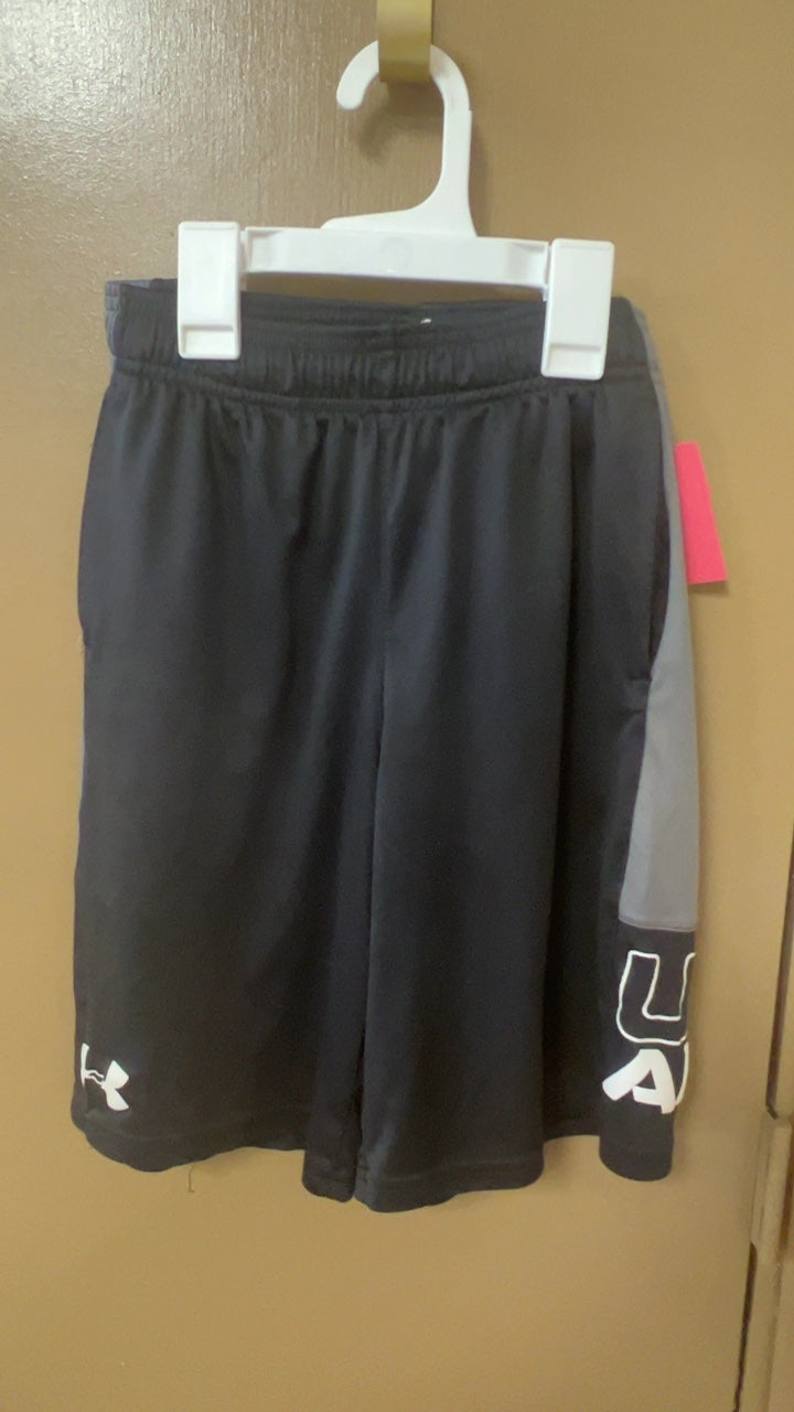 Under Armour Shorts YOUTH Medium