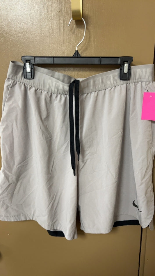 Nike Shorts MENS MEDIUM