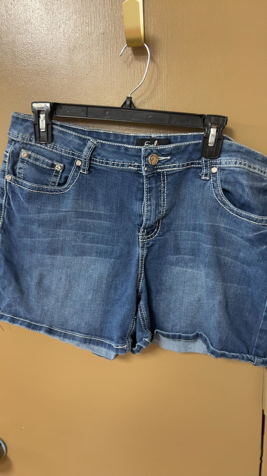 Shorts 16