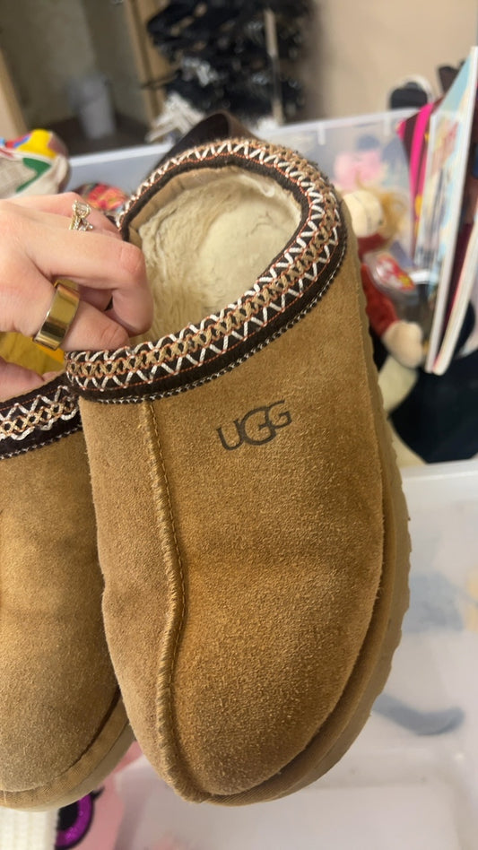 UGG Sneakers 9