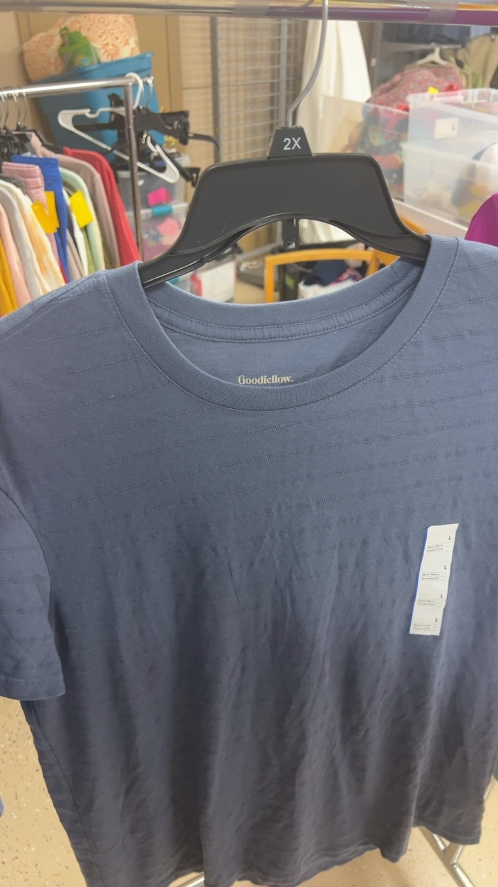 Goodfellow. T-Shirt Mens