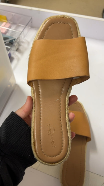 Universal Thread Sandals 9