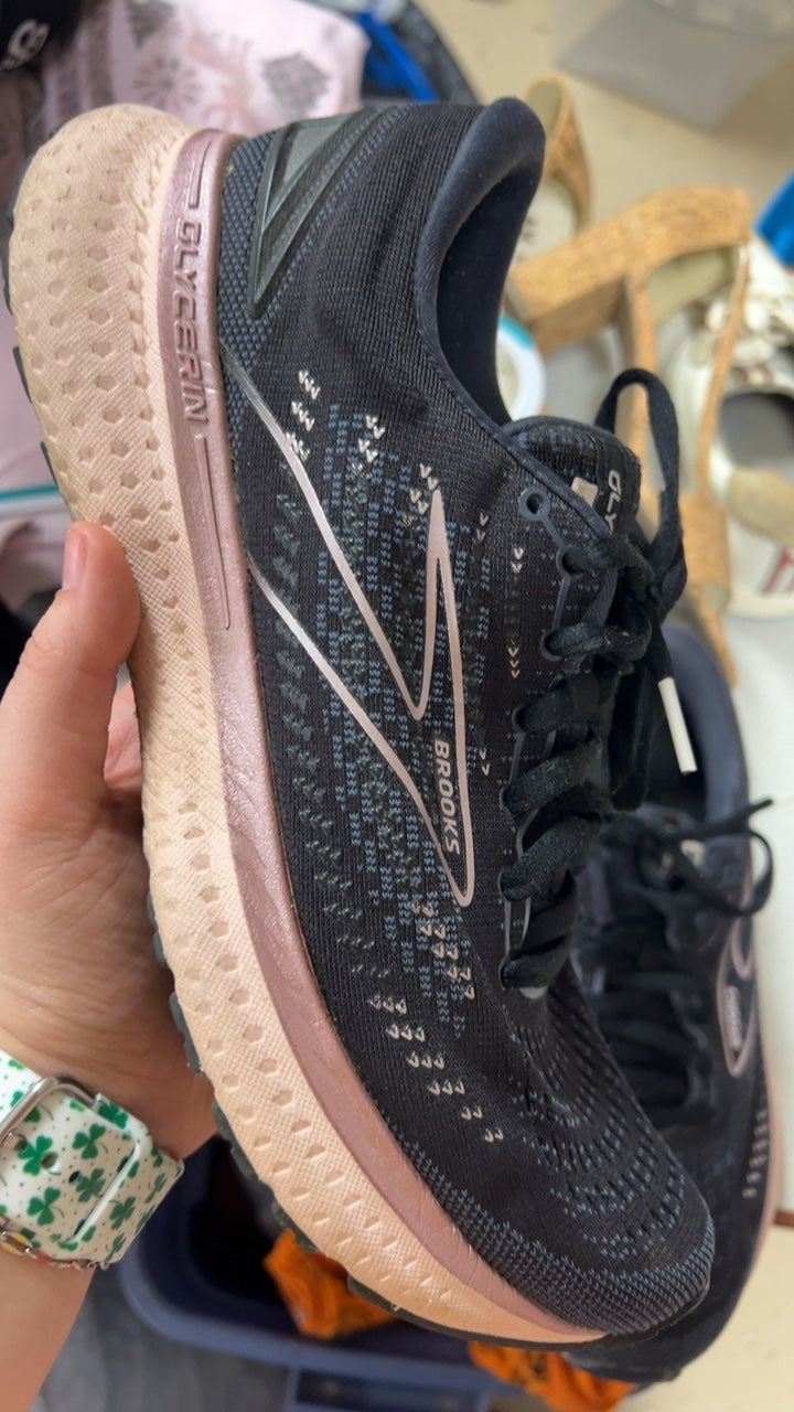 Brooks Sneakers 9.5