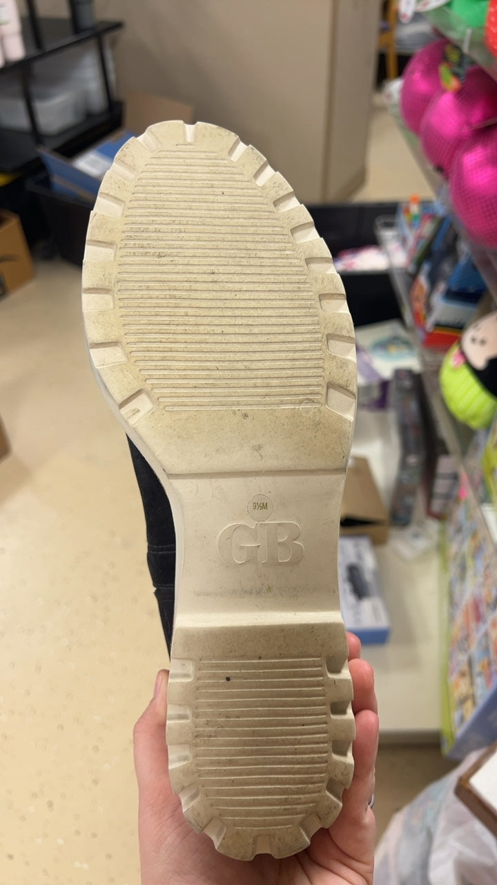 Boots 9.5