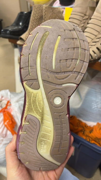 Brooks Sneakers 9.5 purple 