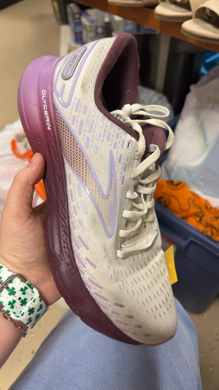 Brooks Sneakers 9.5 purple 