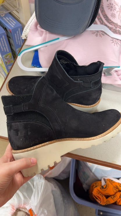 Boots 9.5