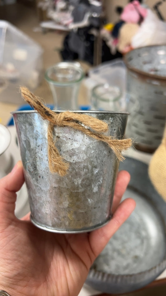 Small bucket 