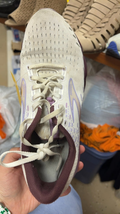 Brooks Sneakers 9.5 purple 