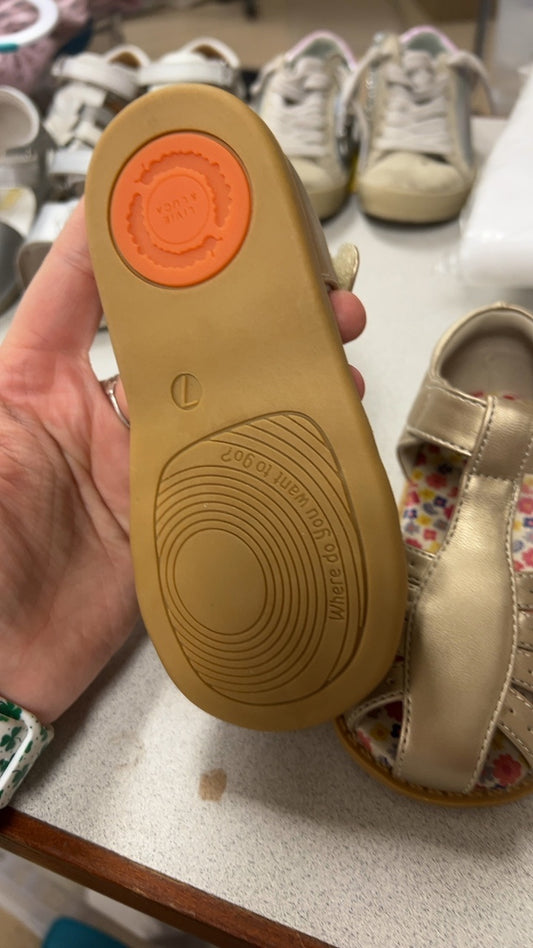 LIVIE & LUCA Sandals Youth 7