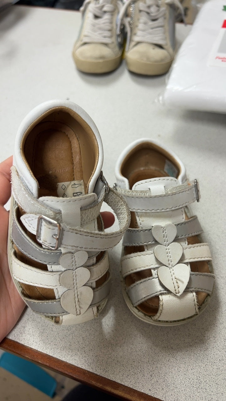 Sandals Youth 6