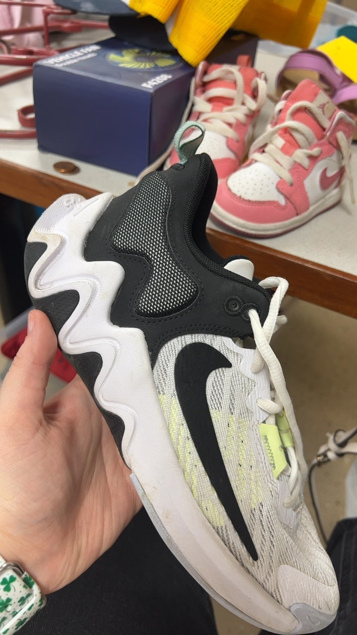 Nike Sneakers Youth 6