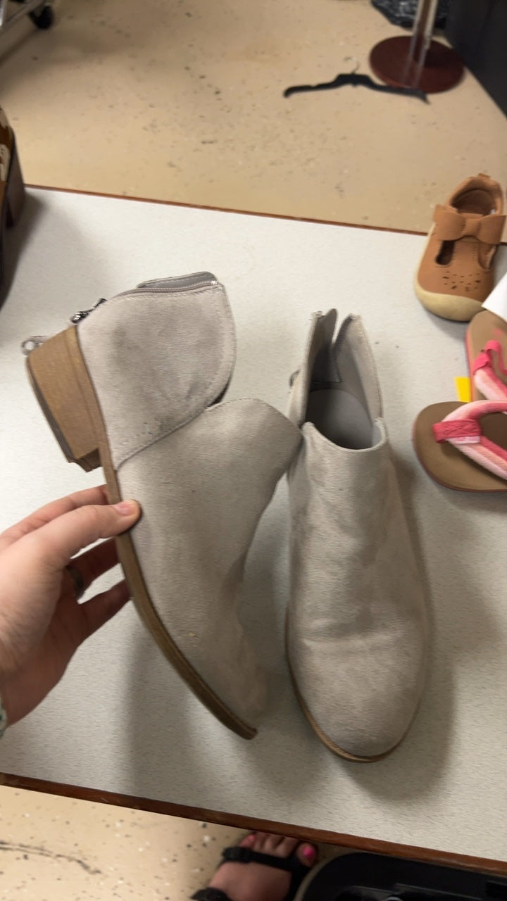 Boots 9