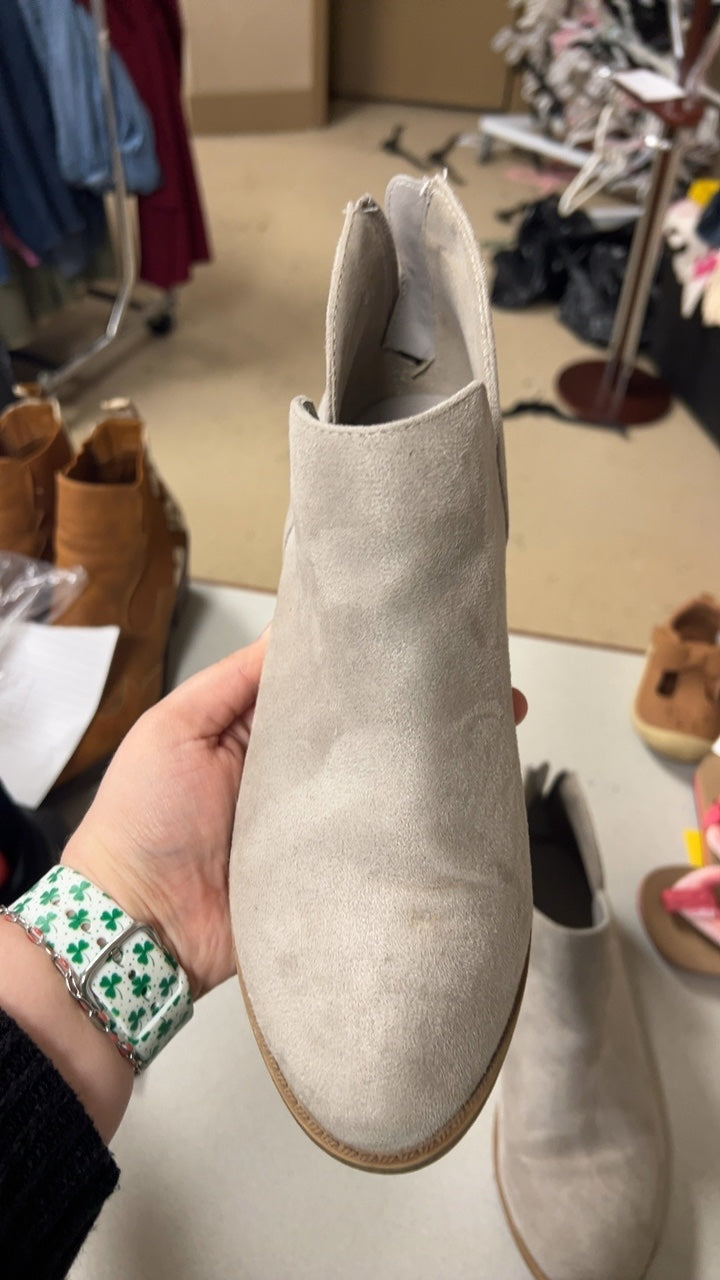Boots 9